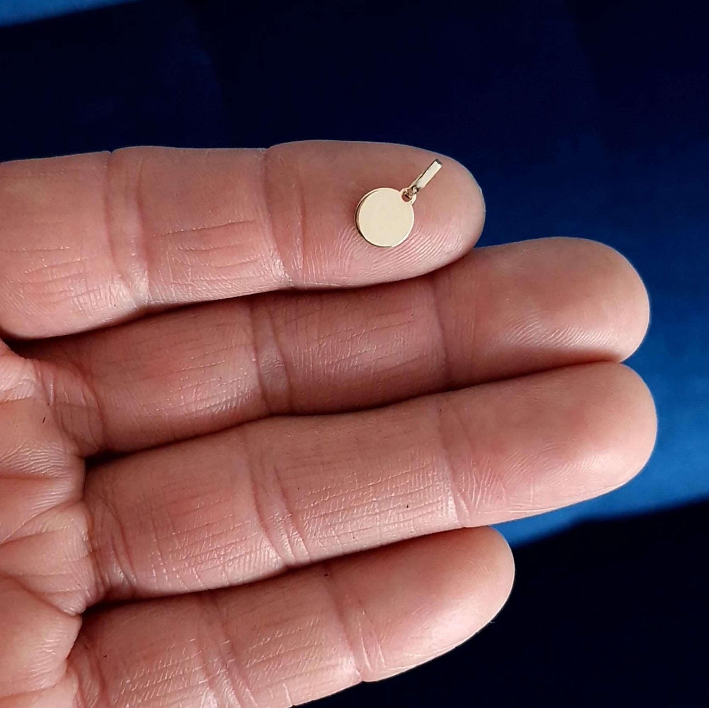 Apvalus auksinis pakabukas medalionas plokstelė 8mm - LuccheGold